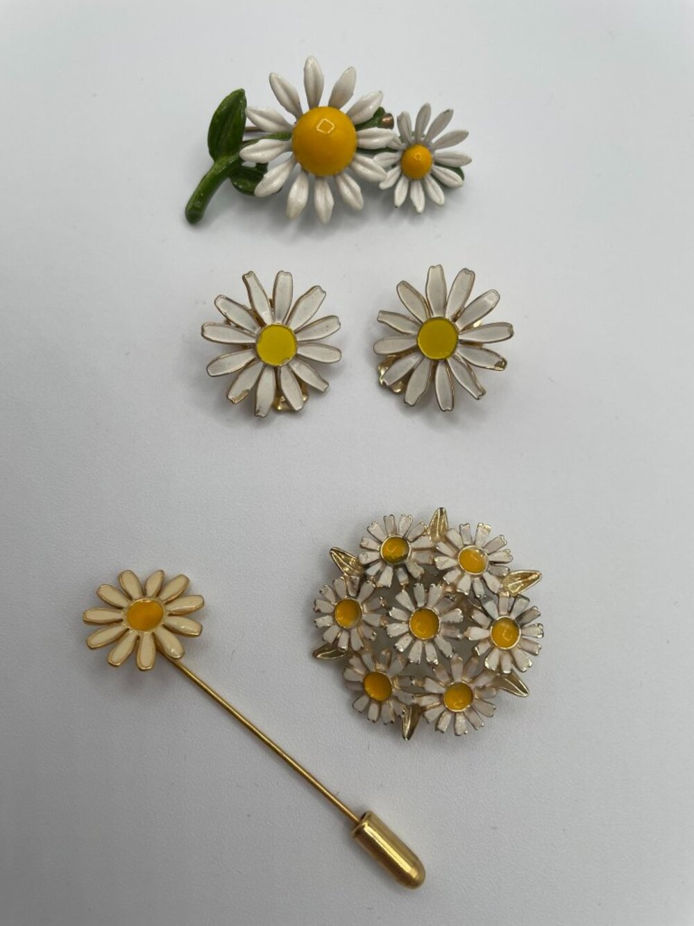 Vintage 60s Mod Enamel Daisy Jewelry Set Floral Brooches, Stick Pin, & Earrings